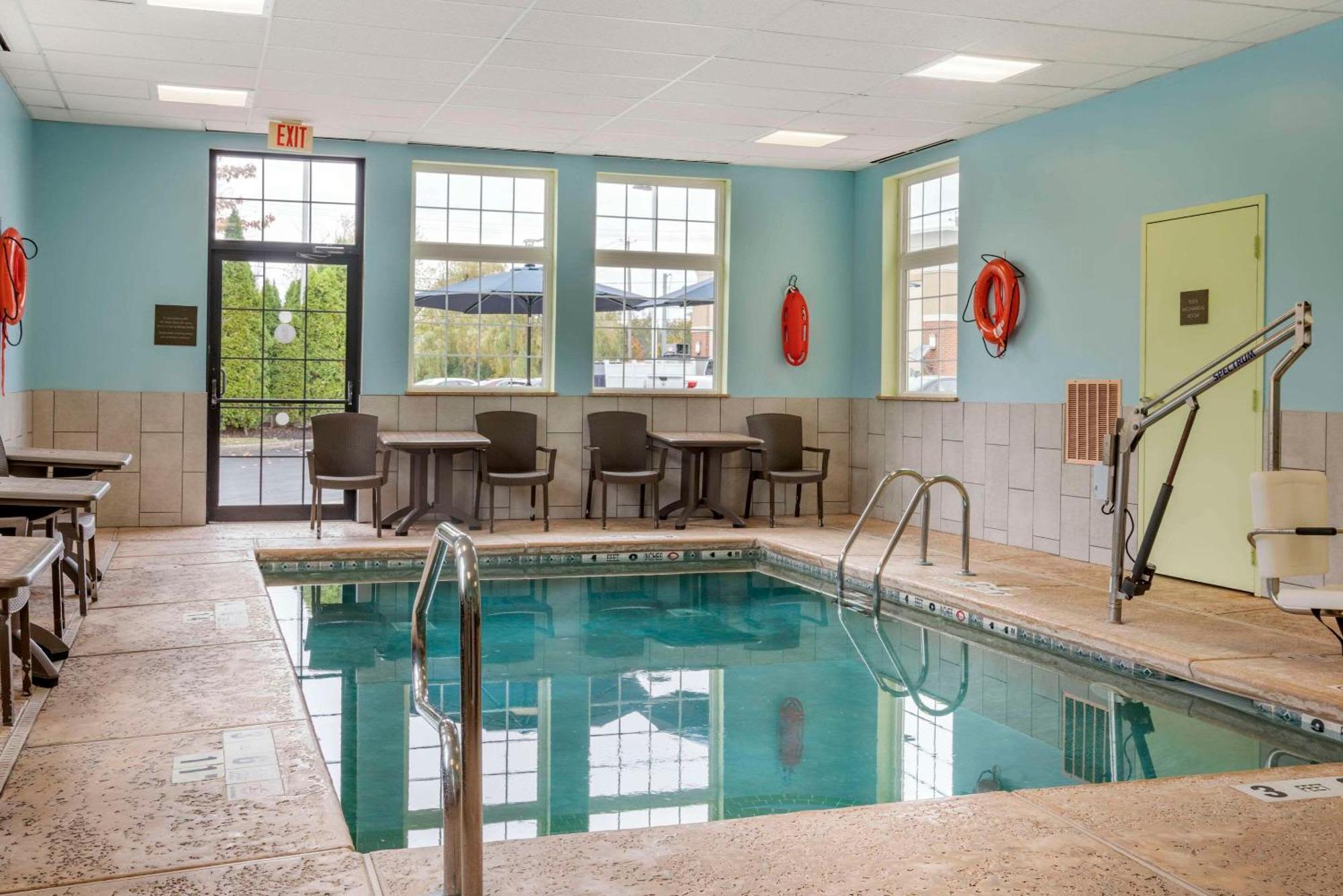Comfort Inn University Amherst Buitenkant foto